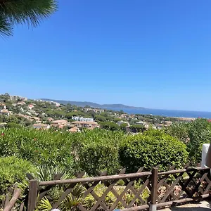 Mazet Avec Vue Mer Hébergement de vacances Cavalaire-sur-Mer